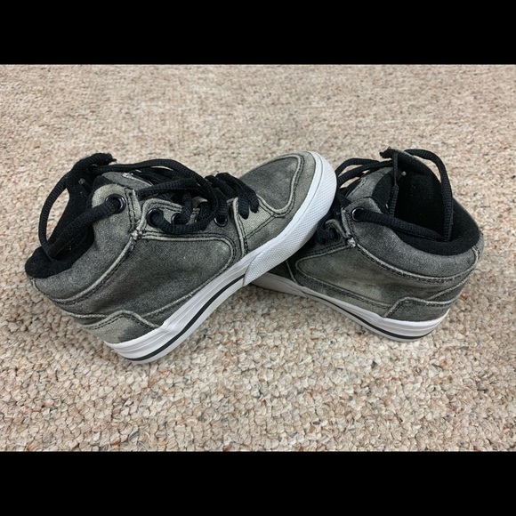 Children’s Place canvas shoes - Picture 4 of 4